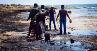 تسرب نفطي مجهول المصدر بين شاطئي جبلة وبانياس على الساحل السوري