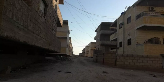 الجيش الأمريكي يطرد عشرات العائلات من منازلهم بمحيط قاعدة له شرقي سوريا