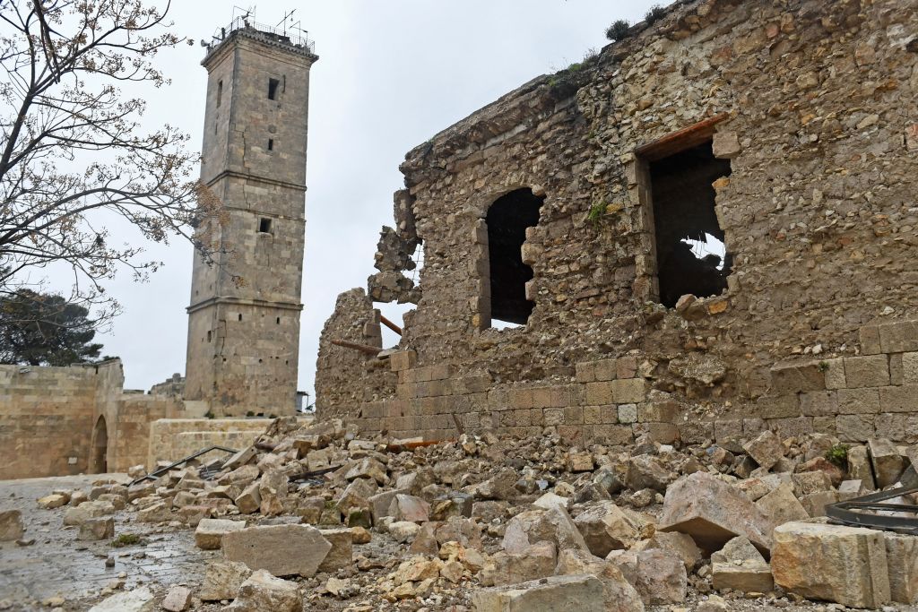 Getty Images/ دمار كبير تعرض له الجامع الأيوبي داخل قلعة حلب بسبب الزلزال